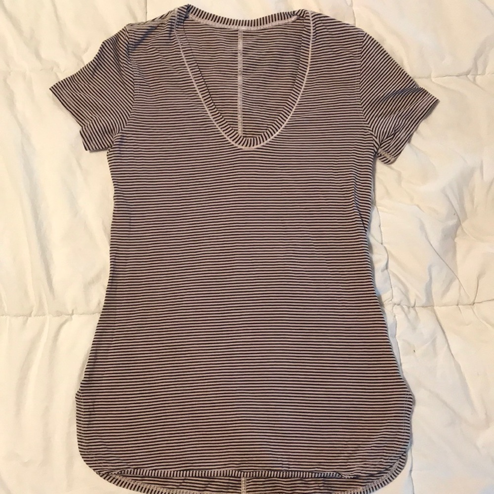 Lululemon scoop neck Tee, size 4, Black and Tan